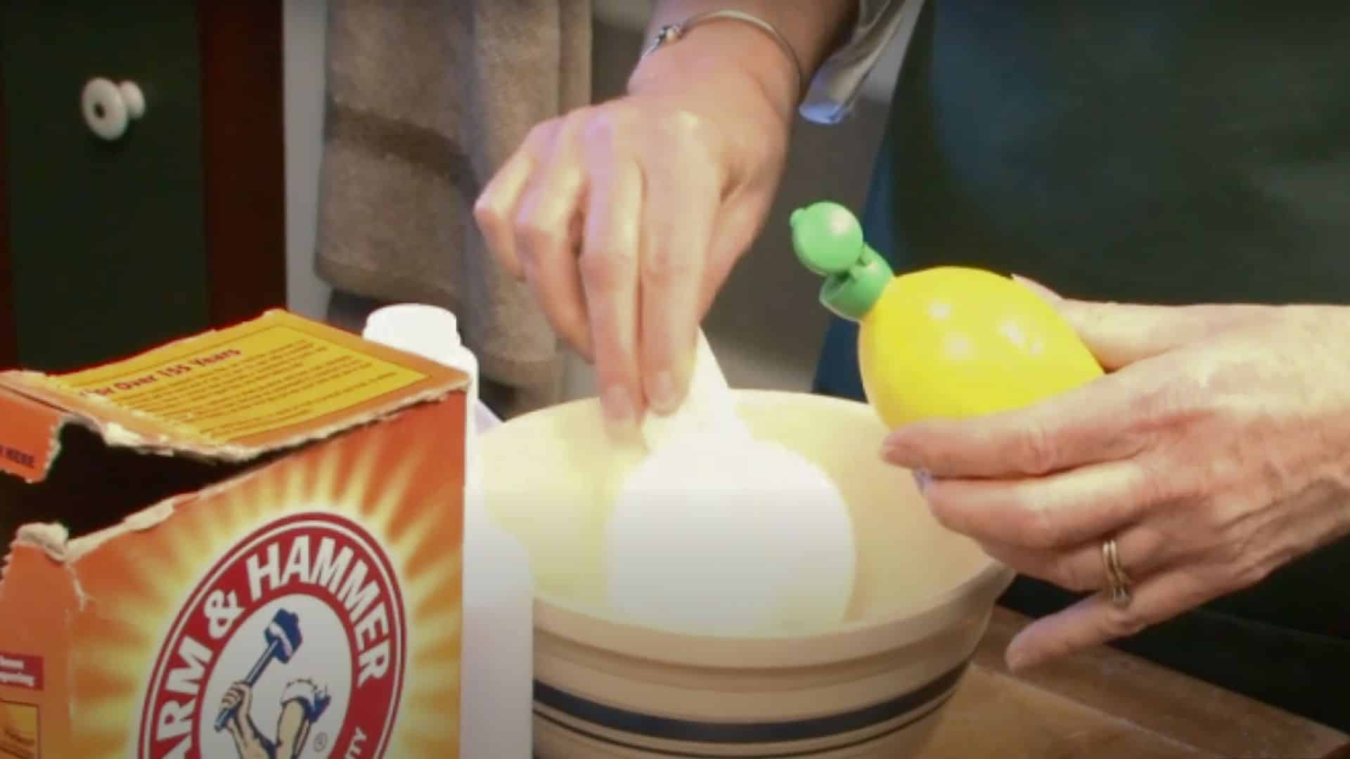 Step 2- Mix Baking Soda and Lemon Juice
