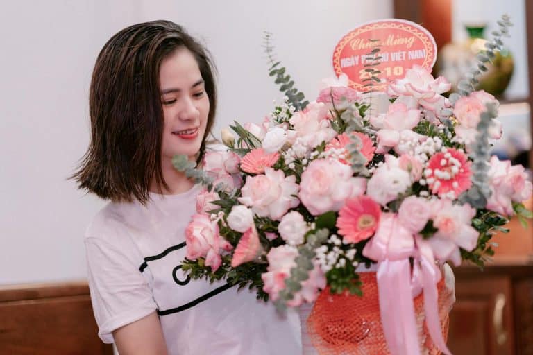 What Pink Flowers Really Mean in Everyday Gifting
