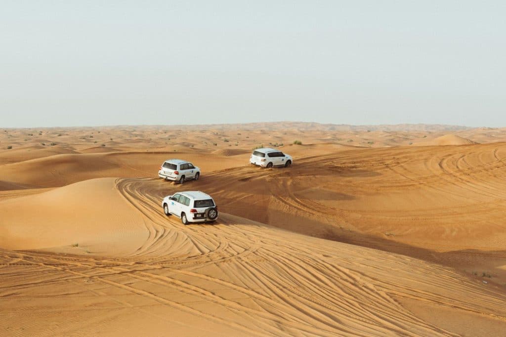Seamless Journeys in the UAE: Vacations Combined with Car Rentals