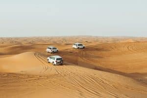 Seamless Journeys in the UAE: Vacations Combined with Car Rentals