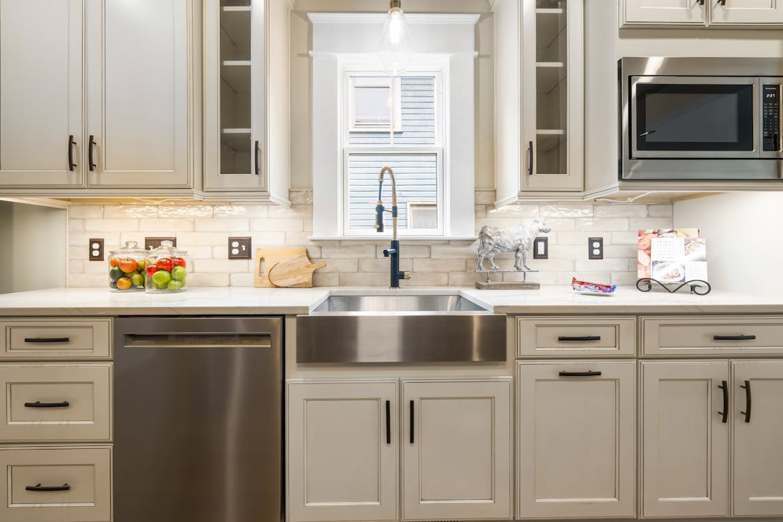 Farmhouse (Apron-Front) Sinks