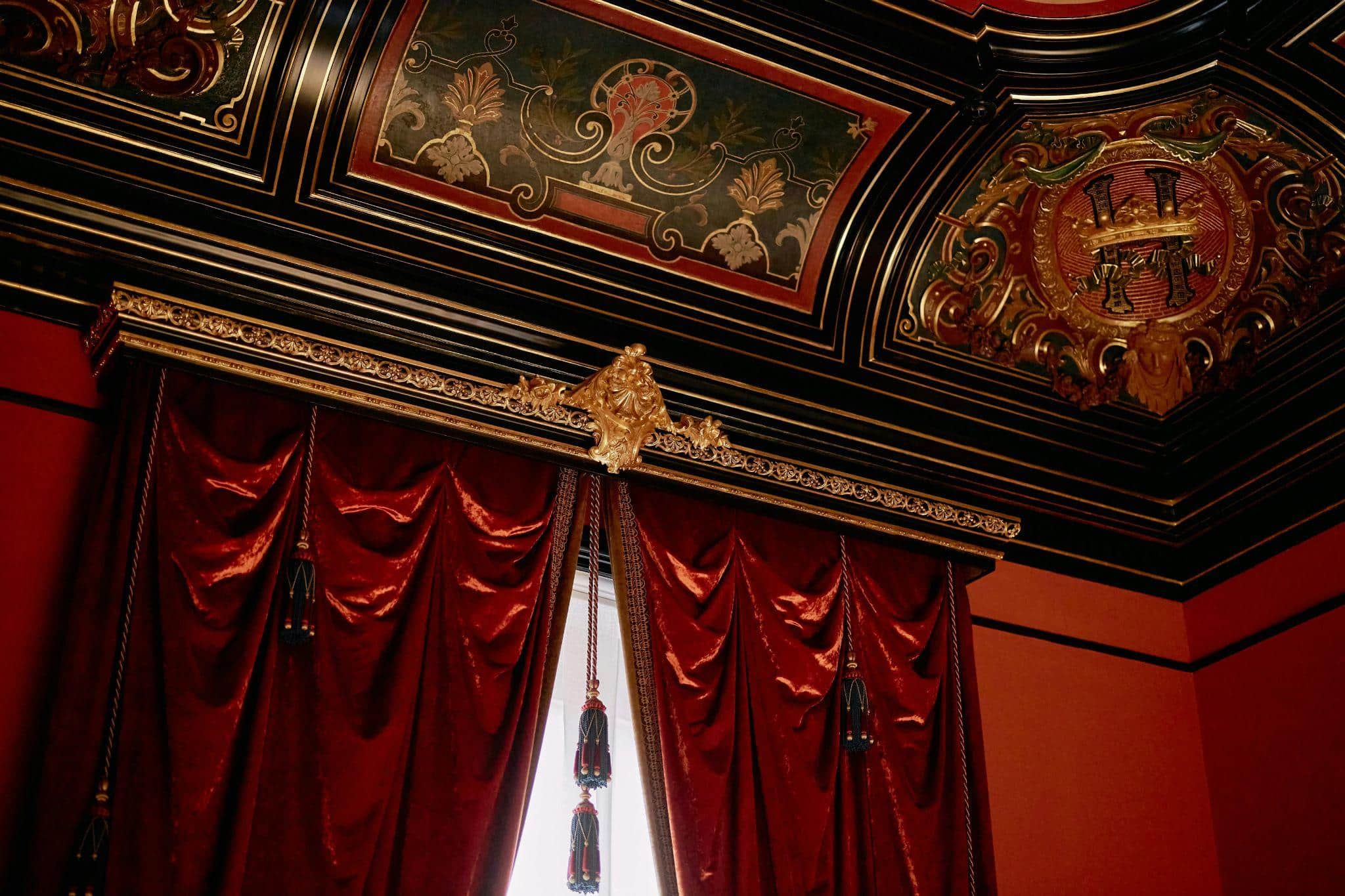 Creative Ways to Bring Old-World Elegance Above