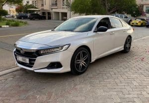 Used car for sale in Dubai – buyer inspecting a pre-owned Honda Accord