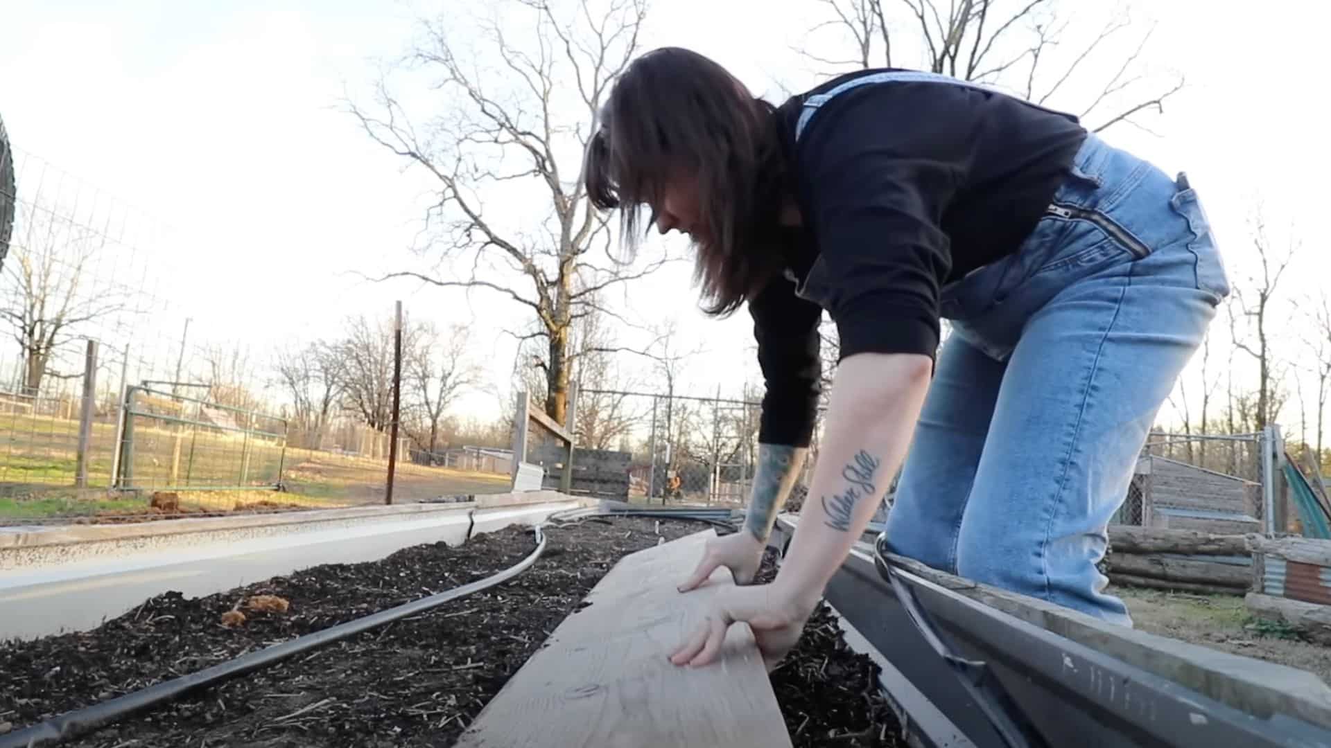 step 4 use a wooden board to hold moisture in