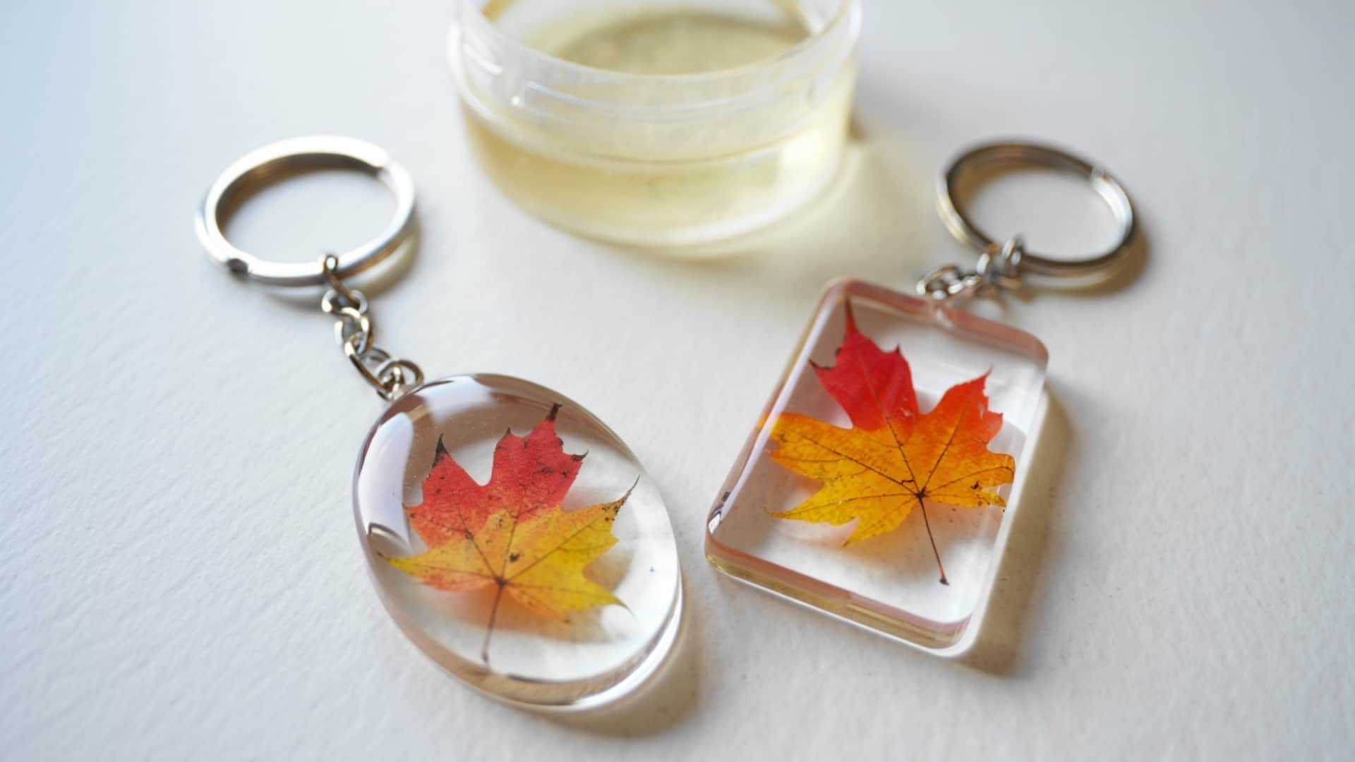 fall leaf resin keychain