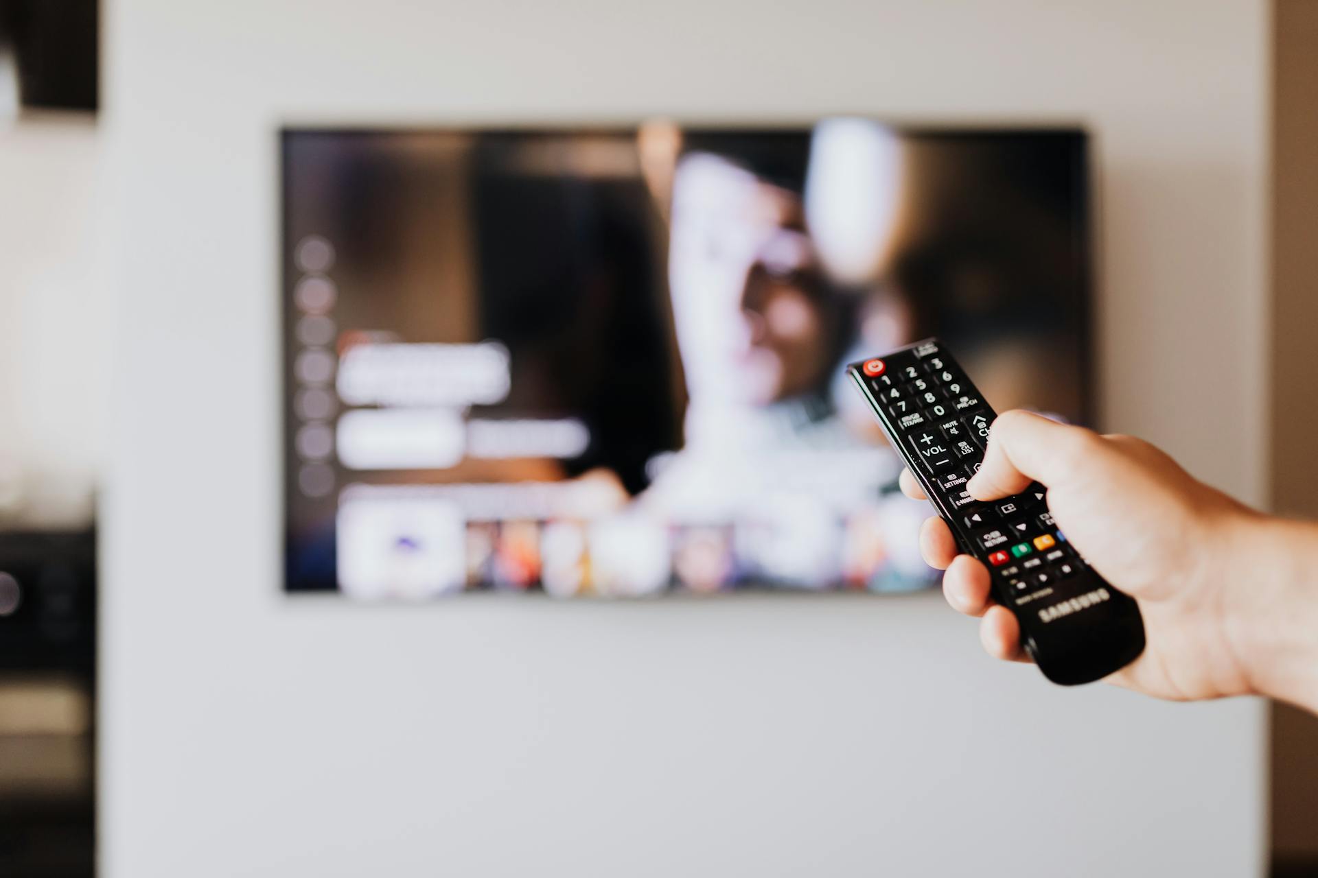 The New Era of Display: How Mini-LED and QLED Technology are Changing Home Cinema