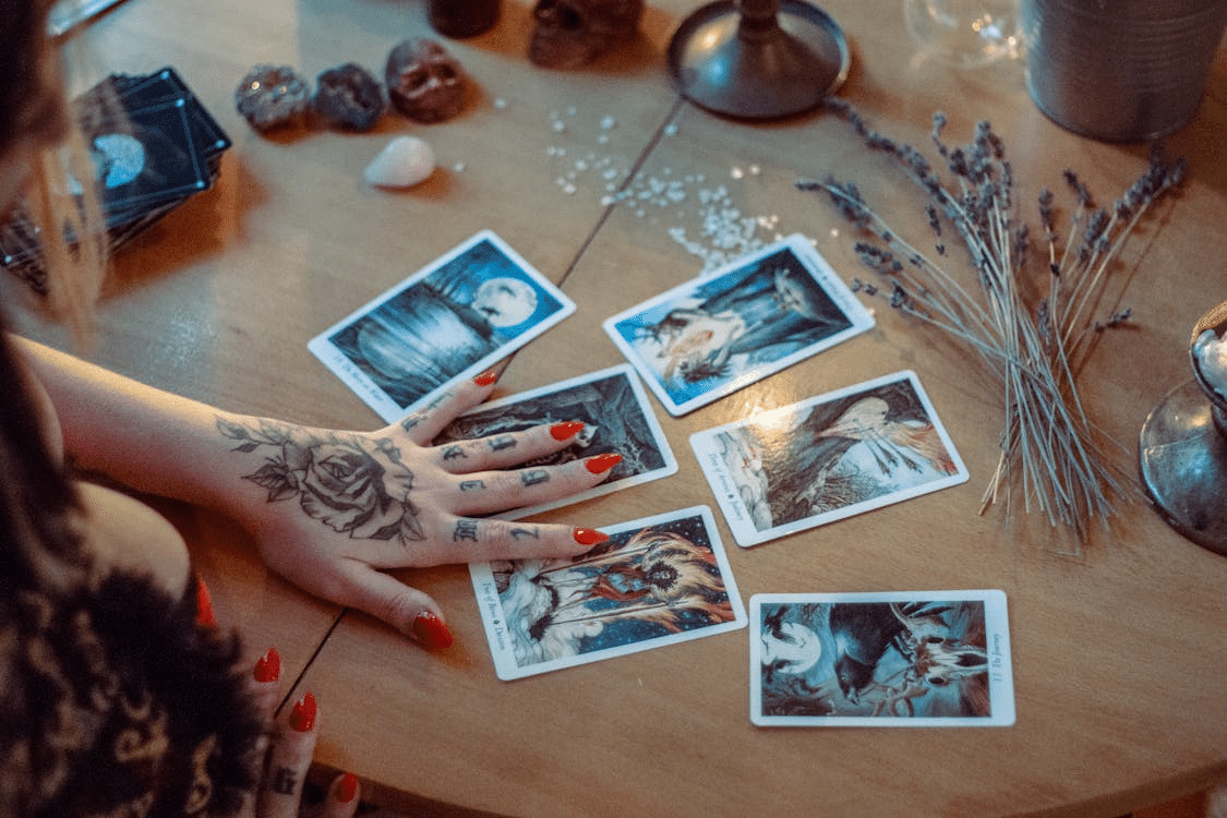 5 Ways Tarot Can Enhance Your Money Management