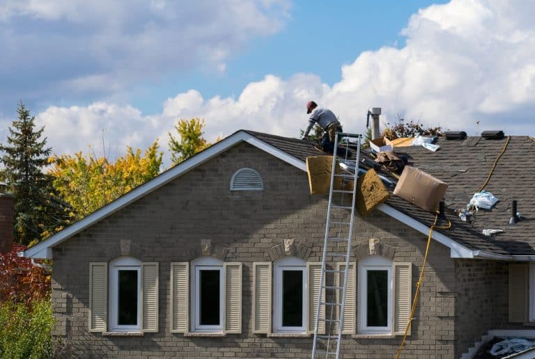Roof Replacement vs Repair: How Homeowners Can Make the Right Call