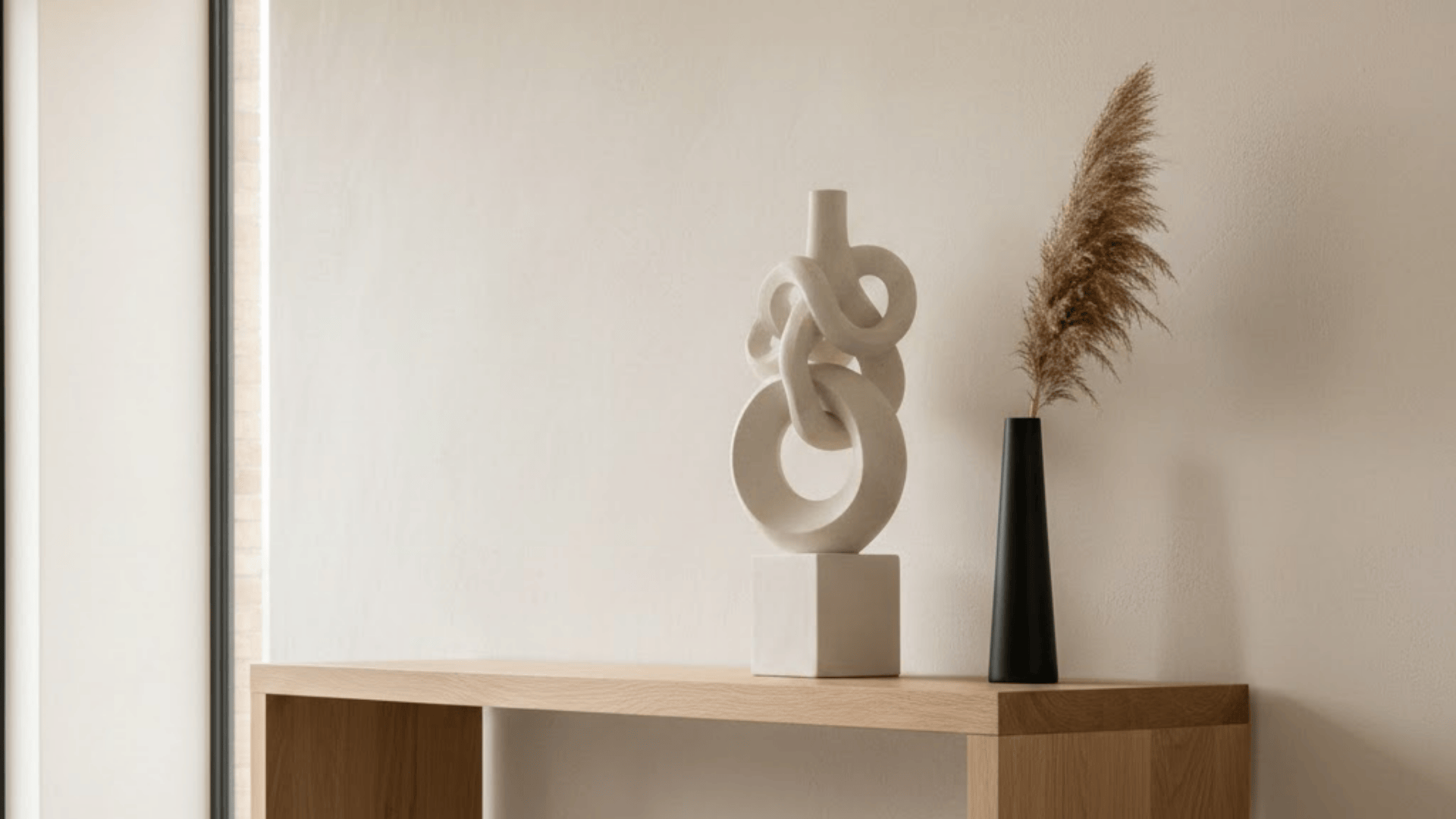 style with sculptural decor