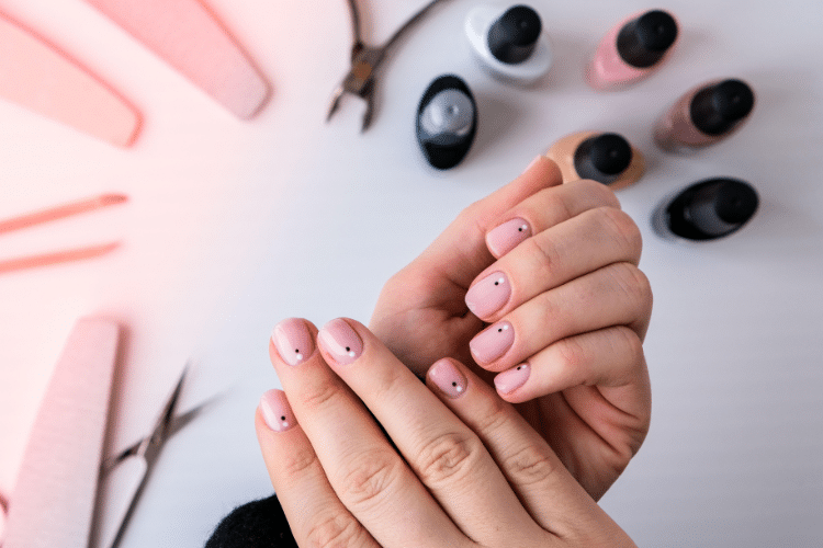 The Best Self‑Leveling Gel Polishes Nail Techs Are Using in 2026