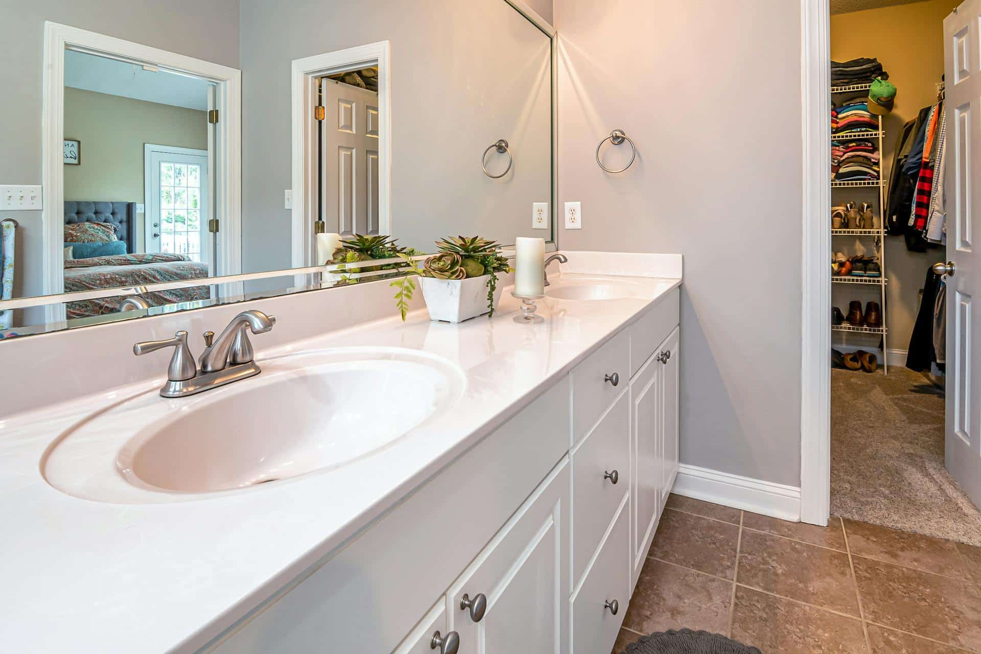 How Do You Design A Bathroom That Flows with The Bedroom and Closet?