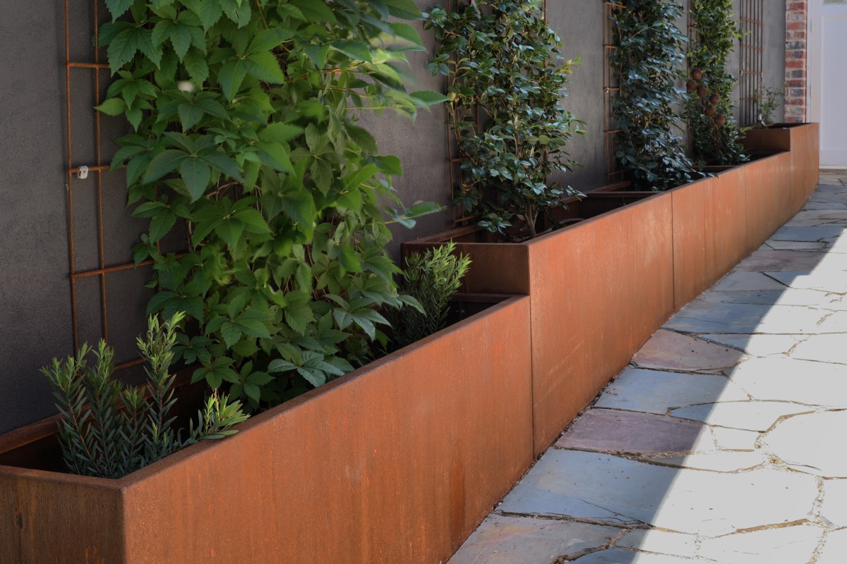 How Steel Planters Elevate Modern Outdoor Spaces